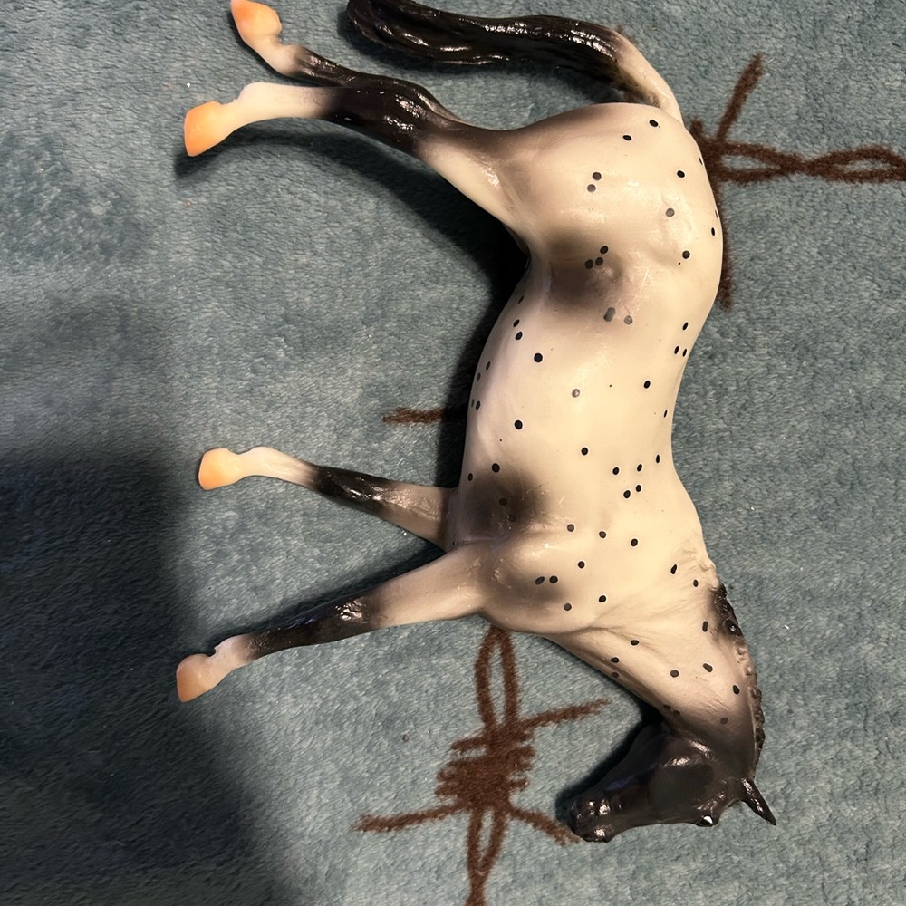 •BREYER HORSE    Spotted Horse Figurine